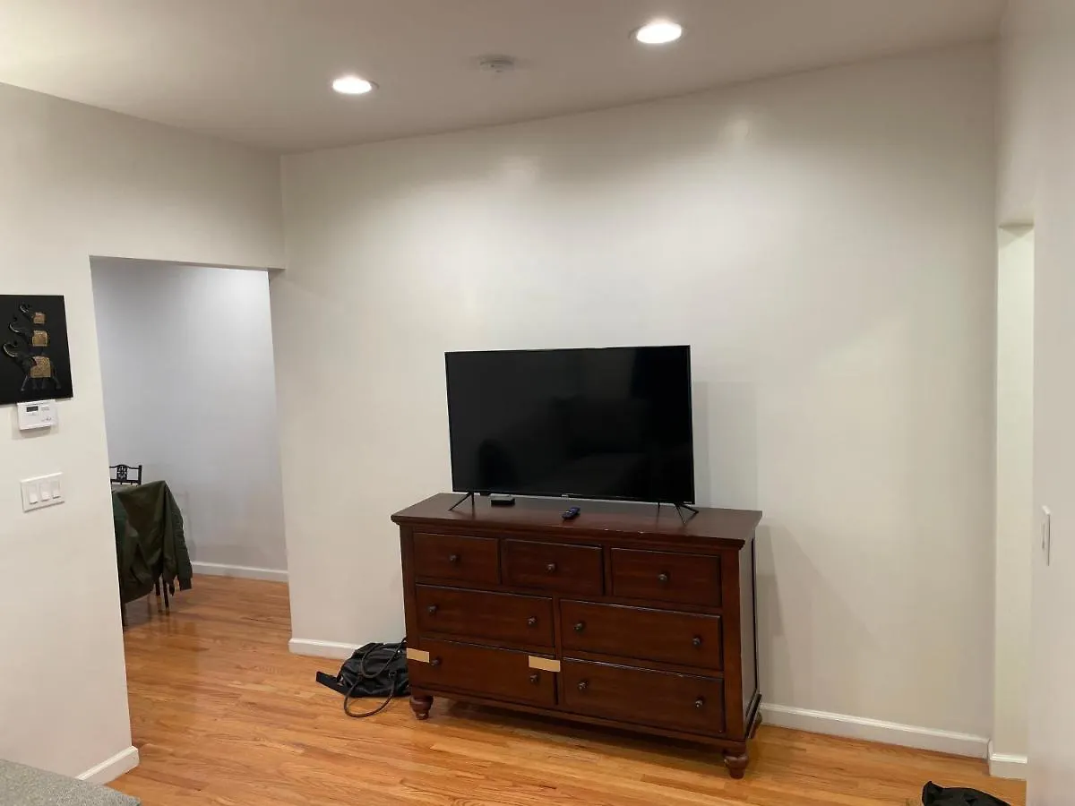 Beautiful Finished Apartment With Lots Of Space & Privacy New York
